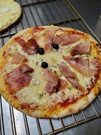 Pizzas au camping les Airelles, camping à Saint-Cirgues-en-Montagne