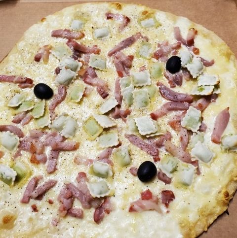 Pizzas au camping les Airelles, camping en montagne ardéchoise